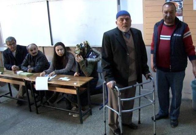 Doğu'da Referandum Başladı