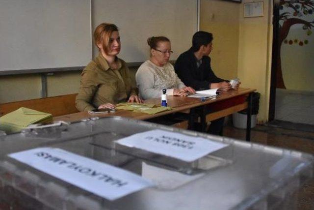 Konya'da  Seçmen Referandum Için Sandık Başına Gitti