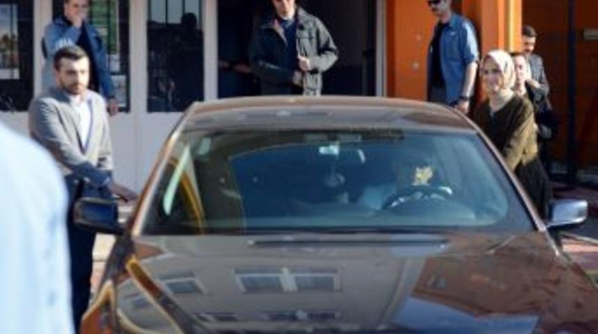 Cumhurbaşkanı Erdoğan&rsquo;ın Kızı Ve Damadı Oy Kullandı