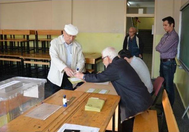 Bursa'da Vatandaşlar Referandum Için Sandık Başına Gitti