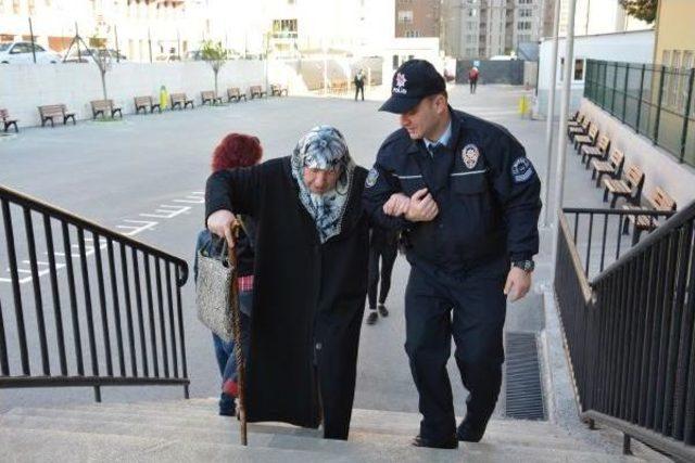 Bursa'da Vatandaşlar Referandum Için Sandık Başına Gitti