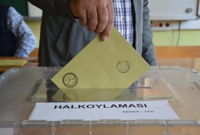 Bursa'da Vatandaşlar Referandum Için Sandık Başına Gitti