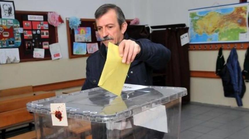 Yalova&rsquo;Da Referandum I&ccedil;in Oy Verme Işlemi Başladı