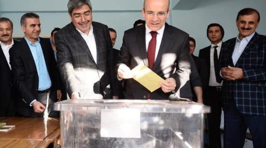 Mehmet Şimşek, Gaziantep'te Oy Kullandı