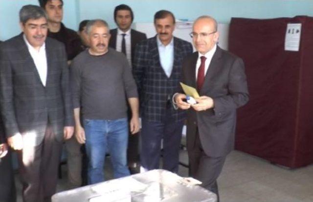 Mehmet Şimşek, Gaziantep'te Oy Kullandı