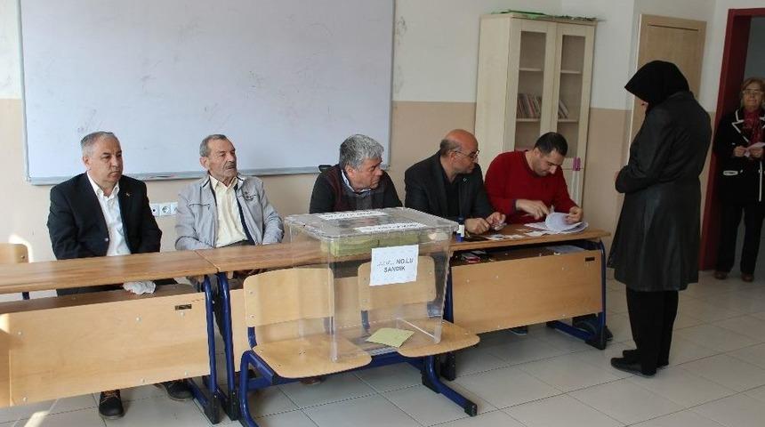 Afyonkarahisar&rsquo;da Oy Verme İşlemi Başladı