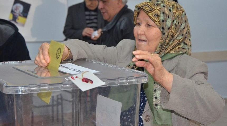 Eskişehir&rsquo;de İlk Oylar Atıldı