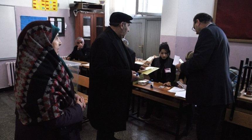 Kars&rsquo;ta Oy Kullanma İşlemi Başladı