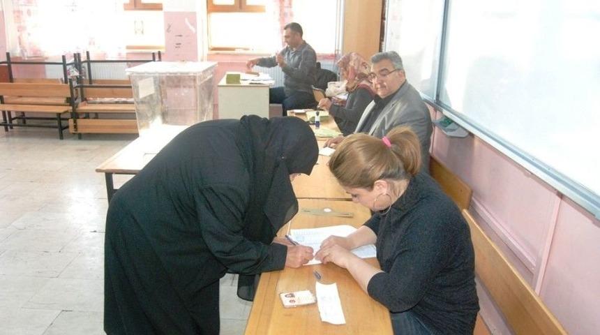 Şanlıurfa’da Oy Kullanma İşlemleri Sürüyor