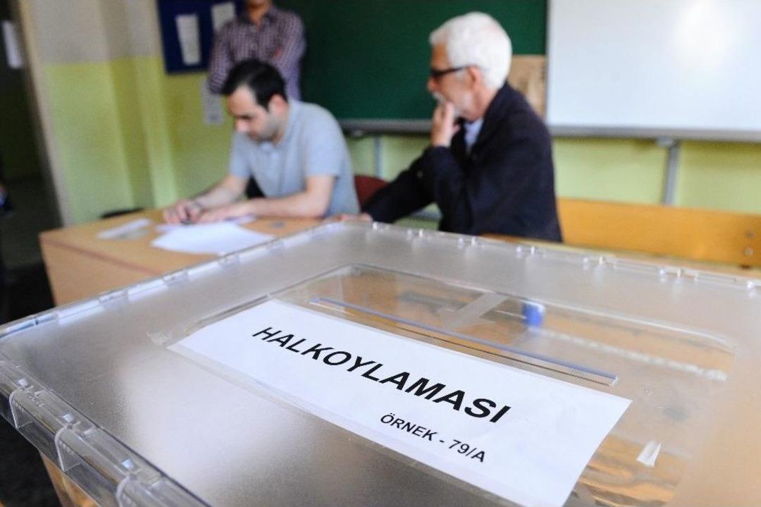 Bursa&rsquo;da Oy Kullanmaya Başlandı