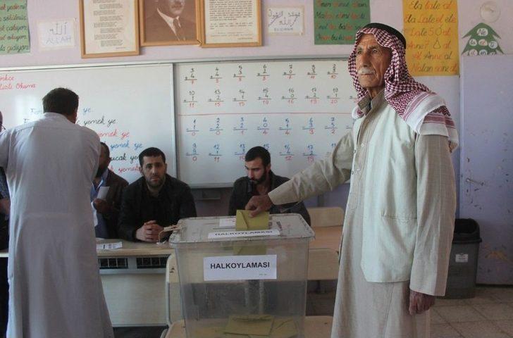 Mardinliler Sandığa Yöresel Kıyafetlerle Gitti G2