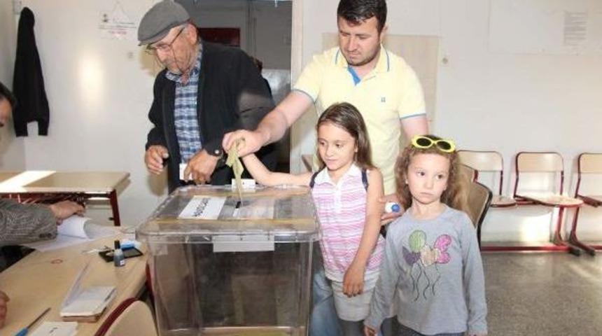 Manisalılar Sandığa Koştu