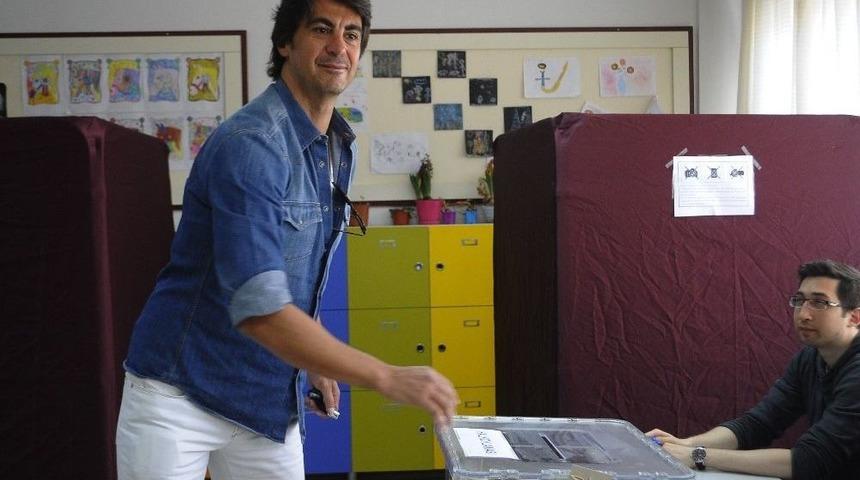 İbrahim Kutluay Ve Candan Er&ccedil;etin Oyunu Kullandı