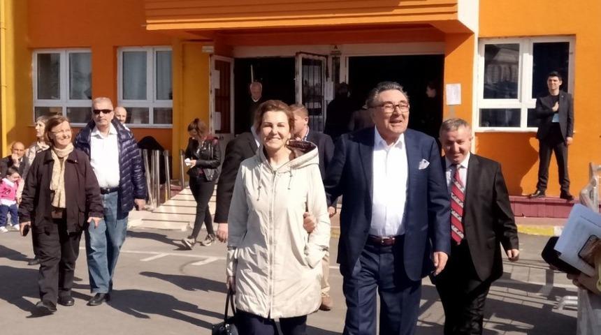 Aydın Doğan Ve Eşi Selma Işıl Doğan, Oyunu Kullandı