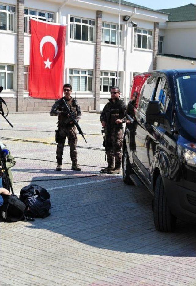 Tbmm Başkanı Ve Genelkurmay Başkanının Oy Kullanacağı Okulda Yoğun Güvenlik Önlemleri