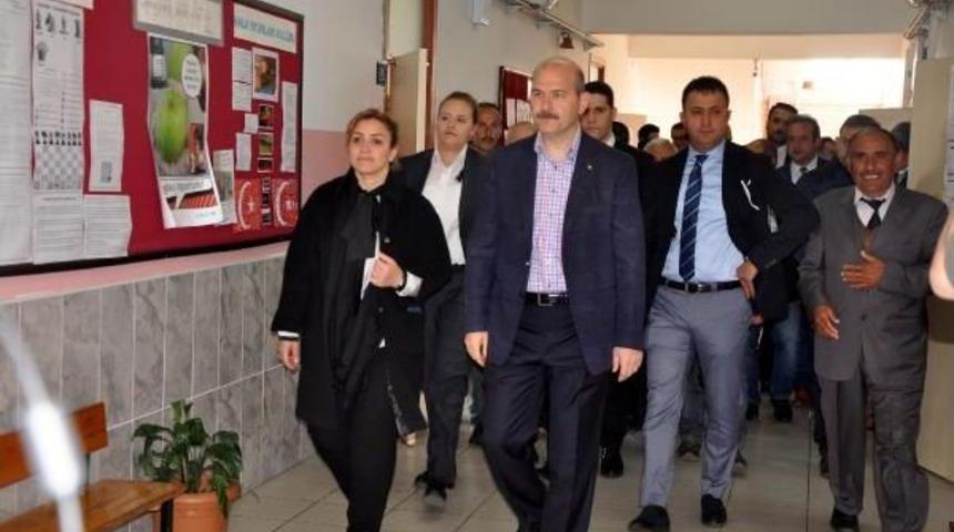 Bakan Soylu Ve Eşi Trabzon'da Oy Kullandı