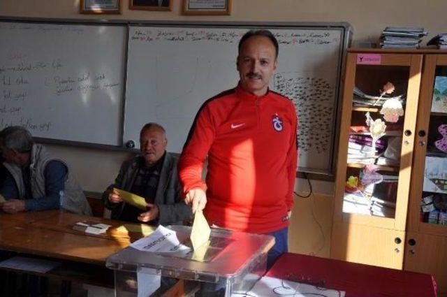 Bakan Soylu Ve Eşi Trabzon da Oy Kullandı 3