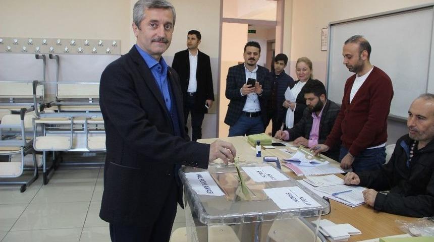 Belediye Başkanı Mehmet Tahmazoğlu, Oyunu Kullandı