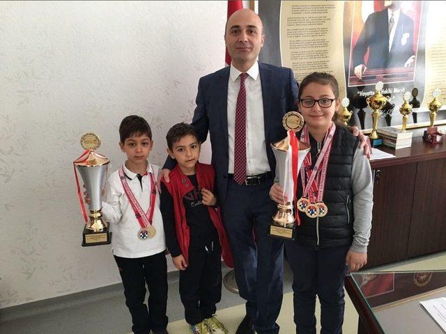 Satran&ccedil; Şampiyonları Kahramanmaraş&rsquo;tan D&ouml;rt Birincilikle D&ouml;nd&uuml; 1