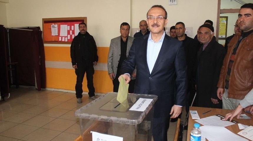 Vali Yavuz Ve Başkan Asya Oyunu Kullandı