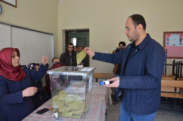 Malatya’da Oy Kullanma İşlemi Sürüyor