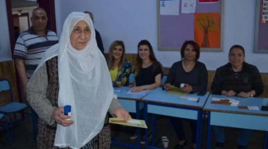Denizli'de Referandum Sakin Başladı