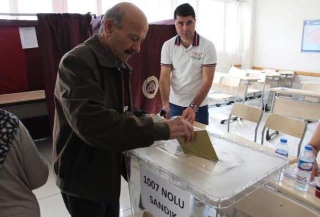 Sakarya'da Seçmenler Sandık Başına Gitti