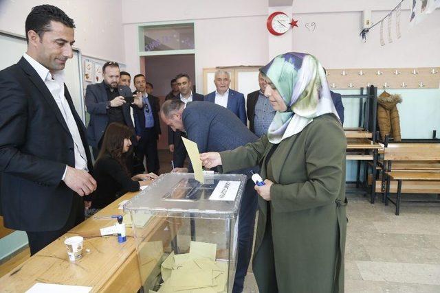 Başkan Duruay, Referandum Oyunu Kullandı