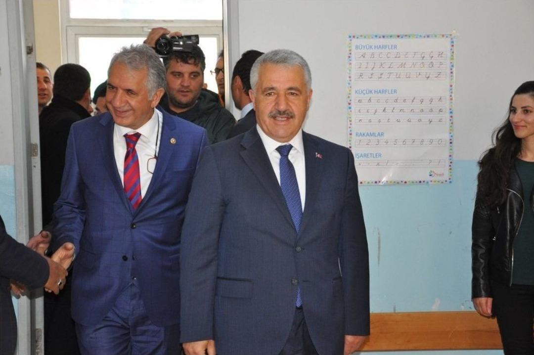 Bakan Arslan Oyunu Kars&rsquo;ta Kullandı