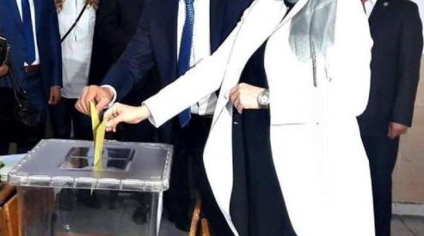 Uşak'ta Se&ccedil;men Sandık Başına Gitti