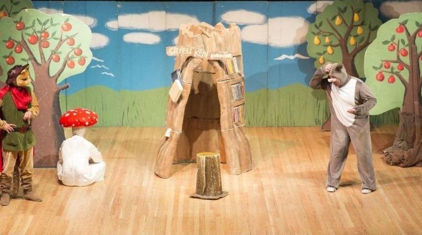 &lsquo;&ccedil;izmeli Kedi&rsquo; Kayseri&rsquo;de Sahnelendi