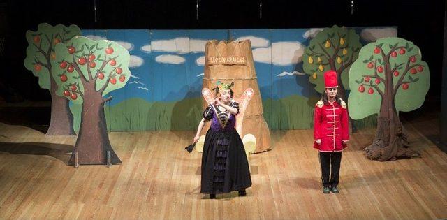 &lsquo;&ccedil;izmeli Kedi&rsquo; Kayseri&rsquo;de Sahnelendi 1