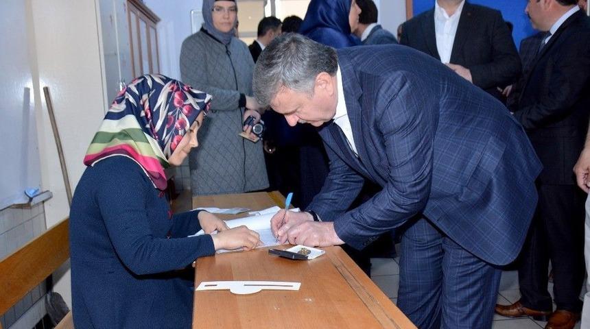 Başkan Aky&uuml;rek, Oyunu Kullandı