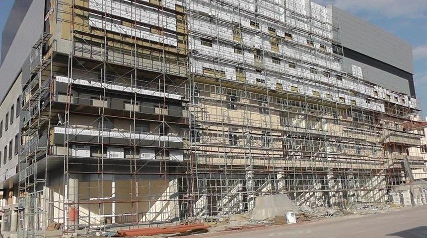 Sırtına İskele Demirleri D&uuml;şen Suriyeli Şahıs Hastanelik Oldu