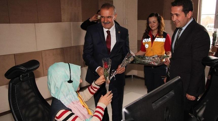 Ak Parti&rsquo;li Kayat&uuml;rk&rsquo;ten Sağlık Personeline Ziyaret