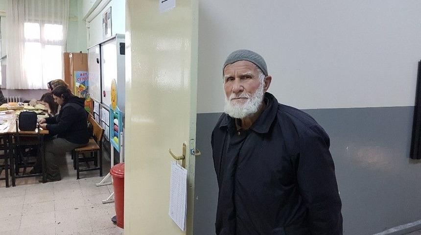 85 Yaşında Sandığa Koştu