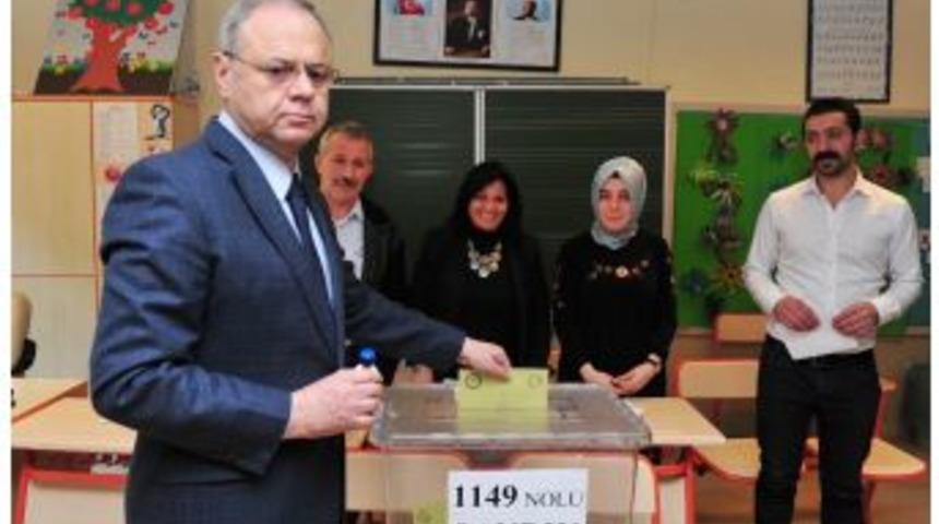 Deniz Kuvvetleri Komutanı Oramiral Bostanoğlu Oyunu Kullandı