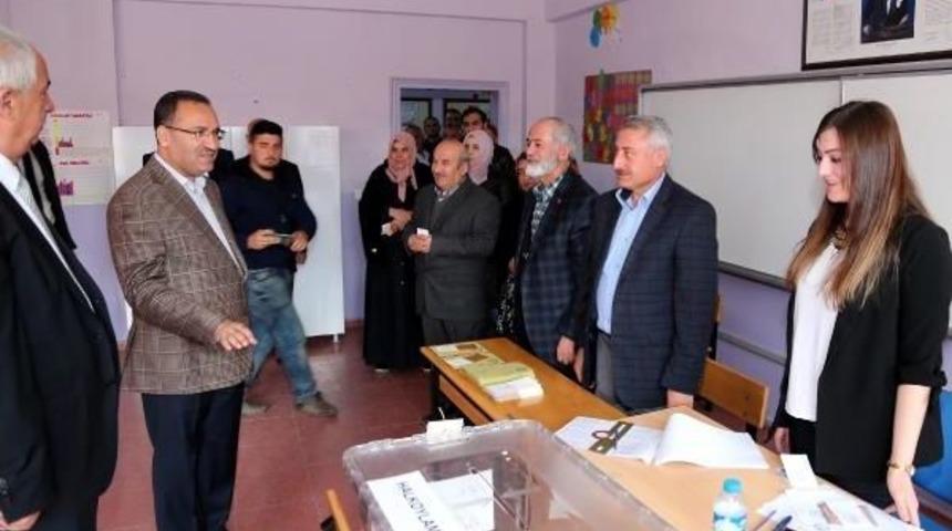 Bakan Bozdağ Oyunu Akdağmadeni'nde Kulandı