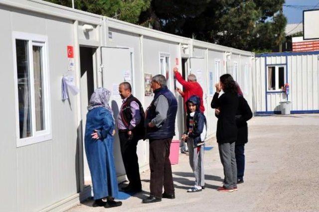 Çanakkale'de Depremzedeler Konteyner Okullarda Oy Kullandı