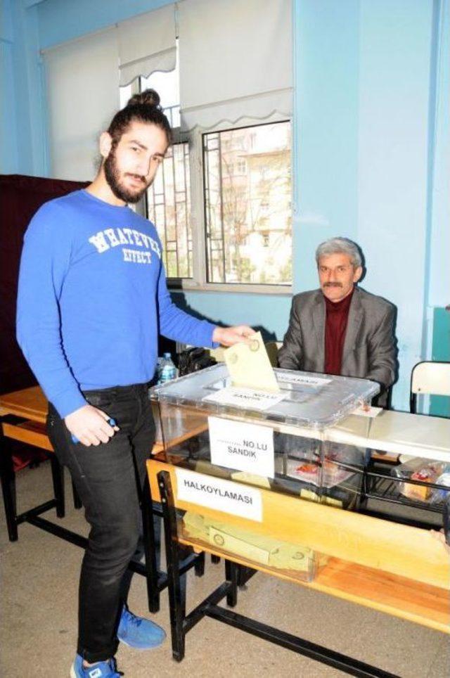 Giresun'da Oy Verme Işlemi Sürüyor