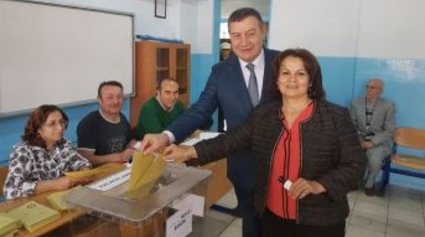 Mhp İl Başkanı Karataş, Oyunu Bayraklı&rsquo;da Kullandı