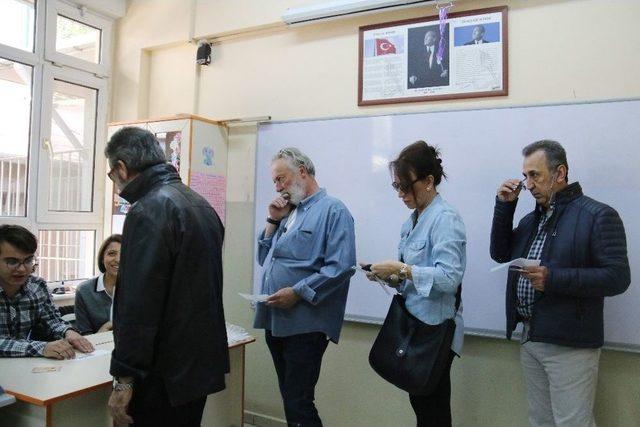 &Uuml;nl&uuml; Oyuncu Demet Akbağ, Oyunu Kullandı 1