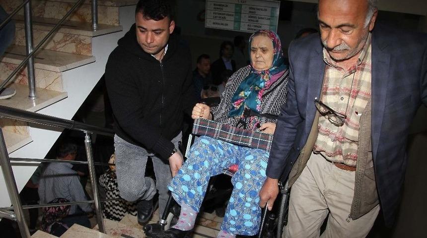 Engelliler, Vatandaşların Yardımıyla Oy Kullandı