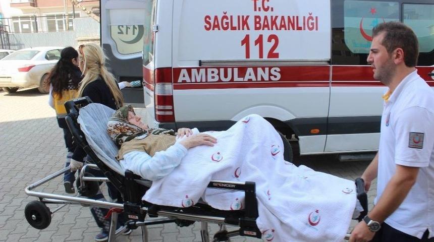 Yaşlı Kadın Sedyede Oy Kullandı