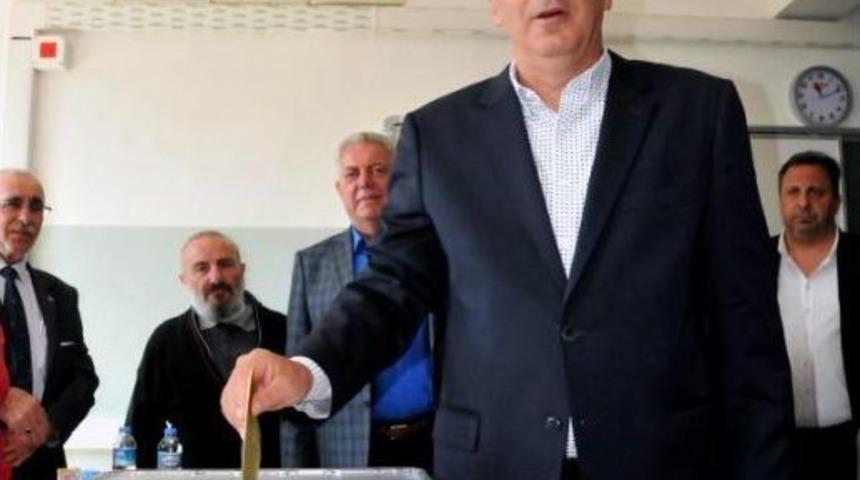Yalova&rsquo;Da Referandum I&ccedil;in Oy Verme Işlemi Başladı (2)