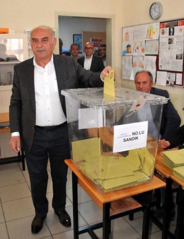 Yalova&rsquo;Da Referandum I&ccedil;in Oy Verme Işlemi Başladı (2) 2