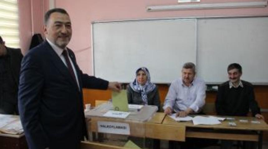 Mustafa Ş&uuml;kr&uuml; Nazlı, Oyunu Ergun &Ccedil;elebi İmam Hatip Ortaokulunda Kullandı