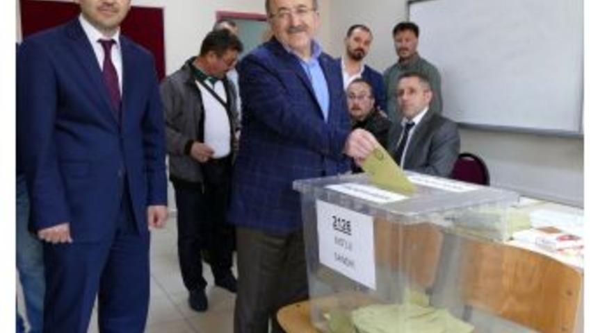 Başkan G&uuml;mr&uuml;k&ccedil;&uuml;oğlu Oyunu Kullandı