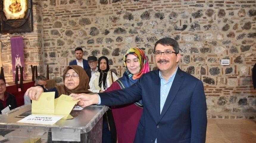 Başkan &Ccedil;elik, Oyunu Kullandı