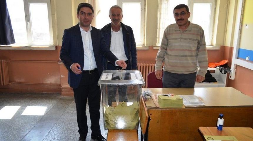 Chp İl Başkanı Kiraz Oyunu Rahmi Akıncı Ortaokulu&rsquo;nda Kullandı